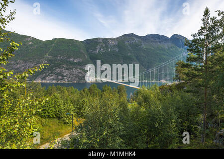 Hardanger Brücke über den eidfjorden von oben, Norwegen, Skandinavien, Suspension Bridge Hardangerbrua, hardangerfjord zwischen und Ullensvang Ulvik Stockfoto