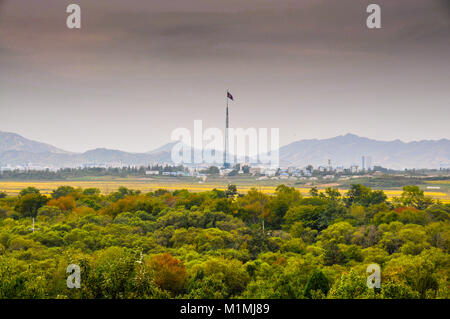 DMZ, SÜDKOREA - 26. September 2014: Nordkoreanische Ghost Town, an der Grenze zu Nordkorea die entmilitarisierte Zone gesehen. (DMZ) Stockfoto