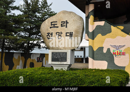 PAJU, SÜDKOREA - 26. September 2014: Gedenkstein an der Dora Observatorium in Paju, Südkorea. Besucher können sehen, den nordkoreanischen Staat in der Höhe von Stockfoto