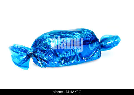 Coconut Eclair Quality Street Schokolade auf weißem Hintergrund Stockfoto