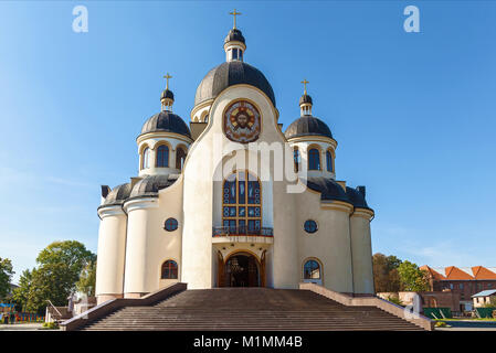 Orthodoxe Kirche close-up gegen den Himmel. Orthodoxe Kirche. Stockfoto