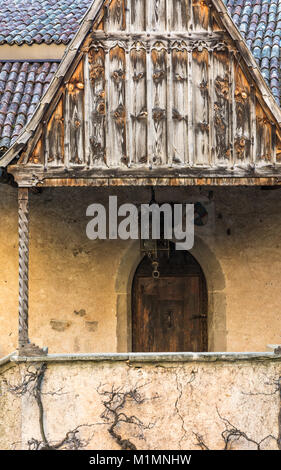 Schloss d'Enna (Schloss Enn in deutscher Sprache): Details des beeindruckenden Schlosses auf einem Hügel über Montagna in Südtirol, Bozen, Italien localed. Es w Stockfoto