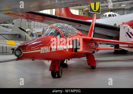 Folland Gnat der RAF rote Pfeile auf dem Display an RAF Museum Cosford Stockfoto