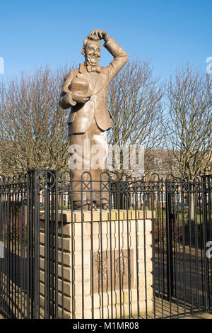 Memorial Statue von Stan Laurel in Dockwray square (Laurel Park), North Shields, North East England, Großbritannien Stockfoto