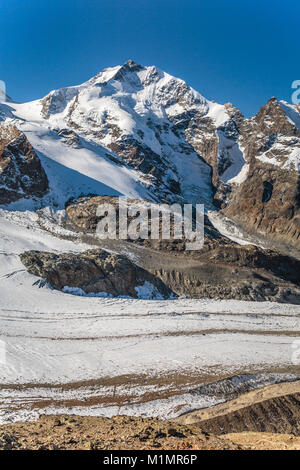 Die Bernina Berggipfel und der Diavolezza Gletscher in der Nähe von St. Moritz, Schweiz, Europa. Stockfoto