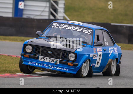 Ford Escort MKII mit Fahrer Martin Hodgson und Co - Treiber Tony Jones in der Motorsport News Stromkreis Rally Championship, Snetterton, Norfolk, Großbritannien. Stockfoto