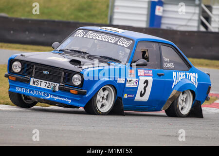 Ford Escort MKII mit Fahrer Martin Hodgson und Co - Treiber Tony Jones in der Motorsport News Stromkreis Rally Championship, Snetterton, Norfolk, Großbritannien. Stockfoto