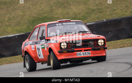 Ford Escort MkII mit Fahrer John Legg und Co - Treiber David Parsons in der Motorsport News Stromkreis Rally Championship, Snetterton, Norfolk, Großbritannien. Stockfoto