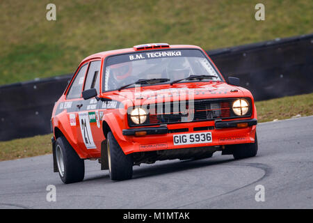 Ford Escort MkII mit Fahrer John Legg und Co - Treiber David Parsons in der Motorsport News Stromkreis Rally Championship, Snetterton, Norfolk, Großbritannien. Stockfoto