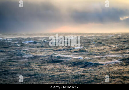 Gletscher Brise, Katabatischen Wind. Bora, gefährliche Wind in den Arktischen Ozean, Nowaja Semlja, Russland Stockfoto