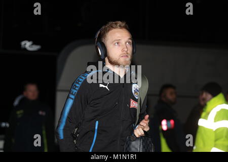 Während der Premier League Match am John Smith's Stadion, Huddersfield. PRESS ASSOCIATION Foto. Bild Datum: Dienstag, Januar 30, 2018. Siehe PA-Geschichte Fußball Huddersfield. Foto: Martin Rickett/PA-Kabel. Einschränkungen: EDITORIAL NUR VERWENDEN Keine Verwendung mit nicht autorisierten Audio-, Video-, Daten-, Spielpläne, Verein/liga Logos oder "live" Dienstleistungen. On-line-in-Verwendung auf 75 Bilder beschränkt, kein Video-Emulation. Keine Verwendung in Wetten, Spiele oder einzelne Verein/Liga/player Publikationen. Stockfoto