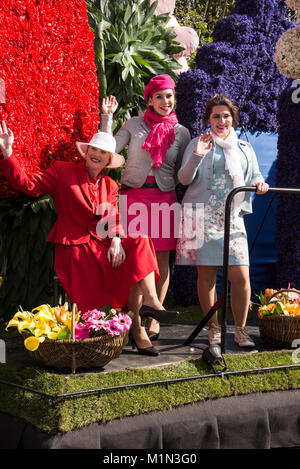 Die jährlichen Blumenkorso mit zwanzig großen schwimmt plus 30 kleinere Fahrzeuge, in einen Aufstand der Farbe über die frisch geschnittene Tulpen und andere spri eingerichtet Stockfoto