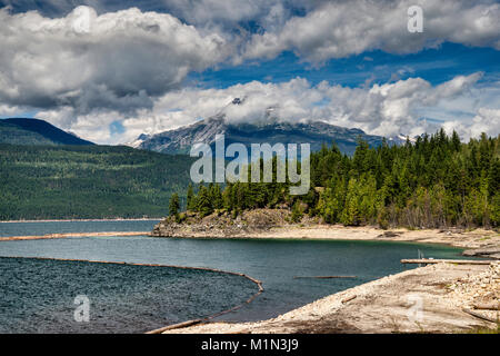 Mount Burnham in den Monashee Mountains über Upper Arrow Lake, Columbia River, in der Nähe von Nakusp, West Kootenay, British Columbia, Kanada Stockfoto