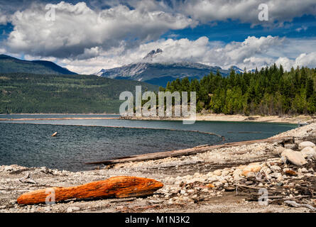 Mount Burnham in den Monashee Mountains über Upper Arrow Lake, Columbia River, in der Nähe von Nakusp, West Kootenay, British Columbia, Kanada Stockfoto