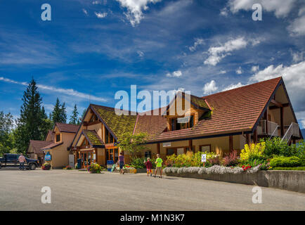 Halcyon Hot Springs, Resort und Spa über Upper Arrow Lake in der Nähe von Nakusp, West Kootenay Region, Britisch-Kolumbien, Kanada Stockfoto