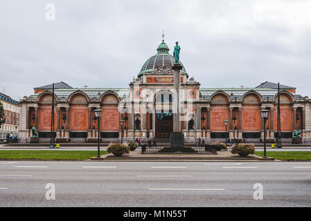 Ny Carlsberg Glyptotek Gebäude und der Spalte in Kopenhagen, Dänemark. Stockfoto