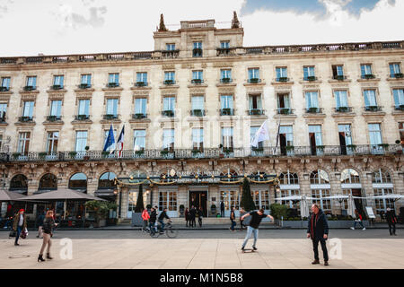 BORDEAUX, Frankreich - 26. Januar 2018: die architektonischen Details des luxuriösen Grand Hotel de Bordeaux vor der Oper ein Wintertag Stockfoto