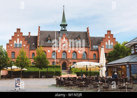 September 23th, 2015 - Rathaus am zentralen Platz in Hilelrod, Dänemark. Kleine Stadt in der Nähe von Kopenhagen mit wunderschönen Schloss. Stockfoto