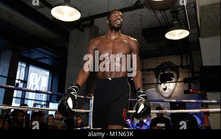 Lawrence Okolie während einer öffentlichen Training im bxr Fitnessraum, London. Stockfoto