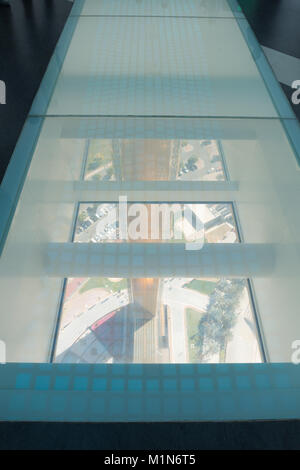 Dubai Frame Glasboden Stockfoto