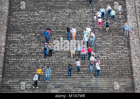 Steile Treppe an der Pyramide der Sonne, Teotihuacán, Mexiko City, Mexiko Stockfoto