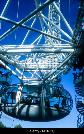 In der Nähe des London Eye aus der Luft. Stockfoto