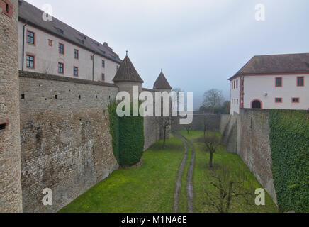 Stad Würzburg eine mittelalterliche Stadt in Westdeutschland Bayern und der innere Bereich der Festung Marienberg Stockfoto