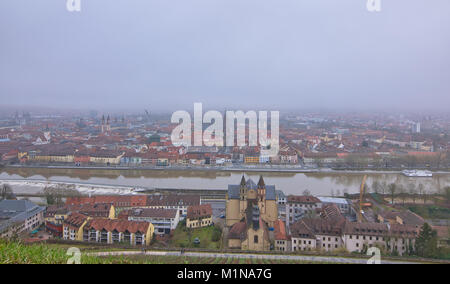 Stad Würzburg eine mittelalterliche Stadt in Westdeutschland Bayern und der innere Bereich der Festung Marienberg Stockfoto