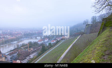 Stad Würzburg eine mittelalterliche Stadt in Westdeutschland Bayern und der innere Bereich der Festung Marienberg Stockfoto