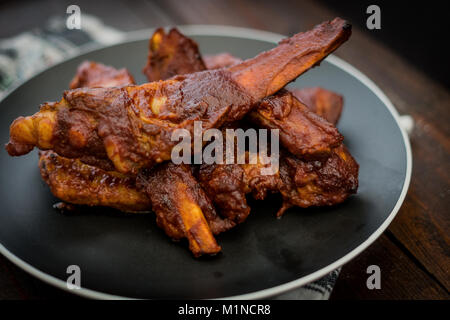 Klebrige BBQ Schweinerippchen Stockfoto