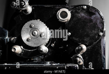 Makro Nahaufnahme der Retro Vintage Filmprojektor 35 mm Spule kino Maschinen Low Angle View Stockfoto
