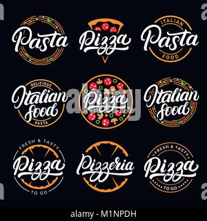 Satz von Pizza, Pasta, Pizzeria und italienisches Essen handgeschriebene Schrift Logos, Etiketten, Abzeichen. Stock Vektor