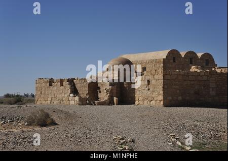 Qasr Amra transkribiert auch als Quseir Amra oder Qusayr Amra, ist der bekannteste der Wüste Burgen und Schlösser im heutigen östlichen Jordanien. Es früh im 8. Jahrhundert gebaut wurde, einige Zeit zwischen 723 und 743, von Walid Ibn Yazid, der zukünftige umayyadischen Kalifen Wa | Verwendung weltweit Stockfoto