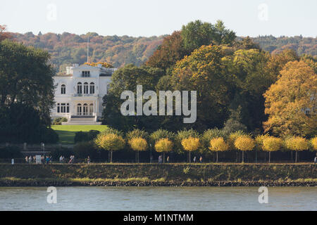 Bonn, Regierungsviertel (Bundesviertel, parlamentsviertel), Villa Hammerschmidt, Bonner Sitz des Bundespräsidenten, Blick über den Rhein Stockfoto