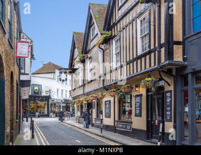 Canterbury, Großbritannien - 29.Januar 2018. Das tudor Fassade im Stil der Sieben Sterne Restaurant an der Ecke von Orange Street und Sonne Straße in der historischen Stadt Stockfoto