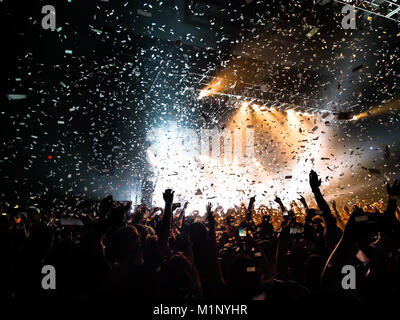 Fans bei einem Konzert Stockfoto