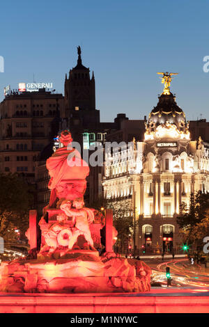 Cibeles Fountain (Fuente de La Cibeles), Plaza de la Cibeles, Edificio Metropolis Gebäude, Madrid, Spanien, Europa Stockfoto