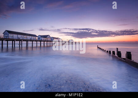 Southwold Pier in der Morgendämmerung, Southwold, Suffolk, England, Vereinigtes Königreich, Europa Stockfoto