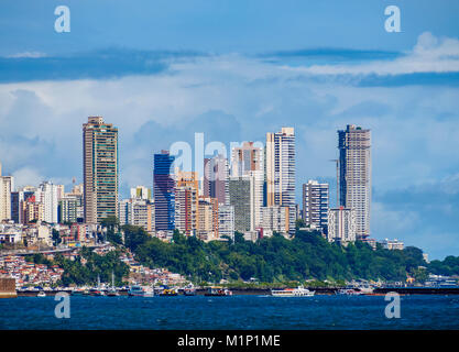 Stadt von der Bucht aller Heiligen, Salvador, Bundesstaat Bahia, Brasilien, Südamerika gesehen Stockfoto