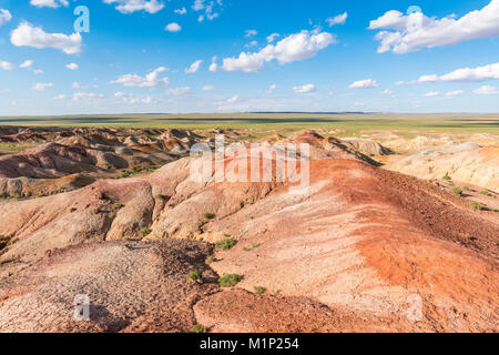 Weiße Stupa sedimentären Gesteinen, Ulziit, Mitte der Provinz Gobi, Mongolei, Zentralasien, Asien Stockfoto