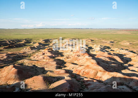 Weiße Stupa sedimentären Gesteinen, Ulziit, Mitte der Provinz Gobi, Mongolei, Zentralasien, Asien Stockfoto