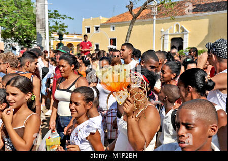 REMEIDOS, Kuba, 7. Mai 2009. Viele Menschen in einer Stadt, Festival, in Remeidos, Kuba, am 7. Mai 2009. Stockfoto