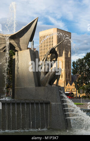 Drei Flüsse Brunnen mit der hl. Francesca Saverio Kathedrale an der Rückseite, Victoria Square, Adelaide, South Australia, Australien, Pazifik Stockfoto