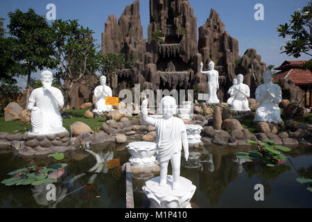 Statue von Prinz Siddhartha Gautama, dem Buddha, als Kind, Chua Thien Lam gehen Pagode, Tay Ninh, Vietnam, Indochina, Südostasien, Asien Stockfoto