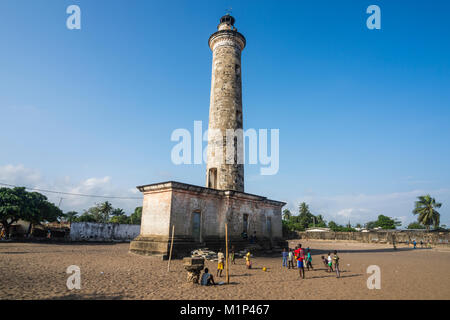 Der alte Leuchtturm in Grand Bassam, UNESCO-Weltkulturerbe, Elfenbeinküste, Westafrika, Afrika Stockfoto