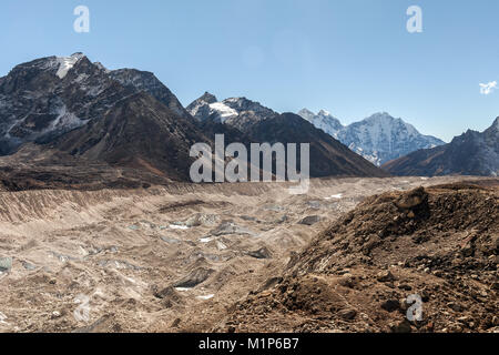 Blick von der Moräne in der Nähe von Lobuche, Lhotse, Nuptse - Nepal, Himalaya Stockfoto