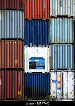 Container Marchwood Containerhafen, Southampton Docks, Hampshire, England, UK gestapelt Stockfoto