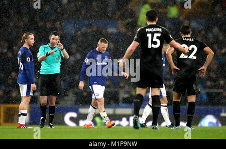 Everton's Wayne Rooney (Mitte) wird während der Premier League Spiel im Goodison Park, Liverpool ersetzt. Stockfoto