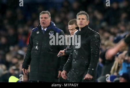 Everton Manager Sam Allardyce (links) und Leicester City Manager Puel (rechts) während der Premier League Spiel im Goodison Park, Liverpool. Stockfoto