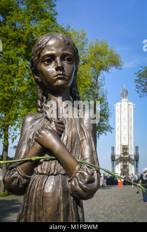 KIEW, UKRAINE - 3. MAI 2013: Fragment des Nationalmuseums 'Holodomor Opfers Memorial'. Stockfoto